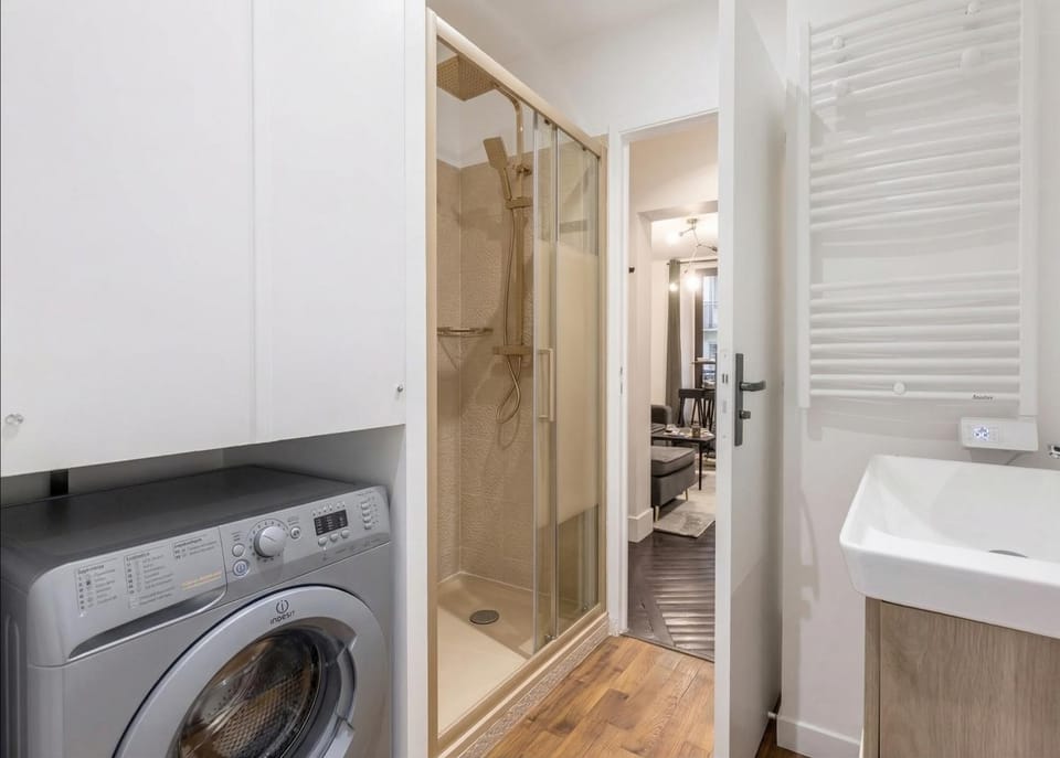 1BR Foch Chalgrin Apartment in Paris