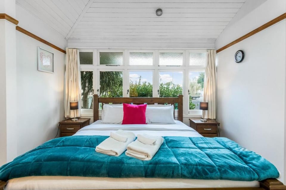 Very Centrally located 4BRM Bangalow with Aircon House in Auckland