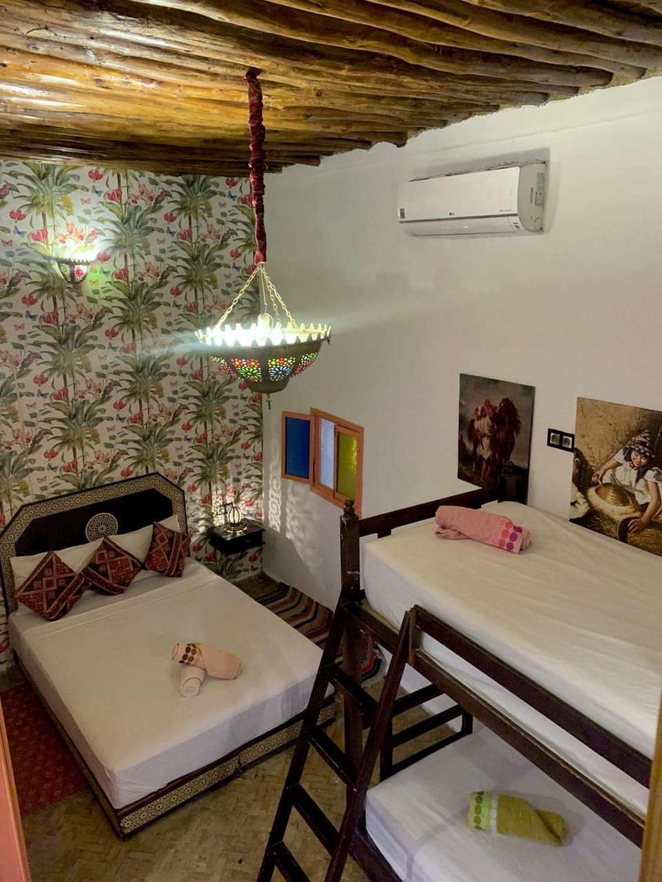 Bed, Photo of the whole room, Bedroom, air conditioner