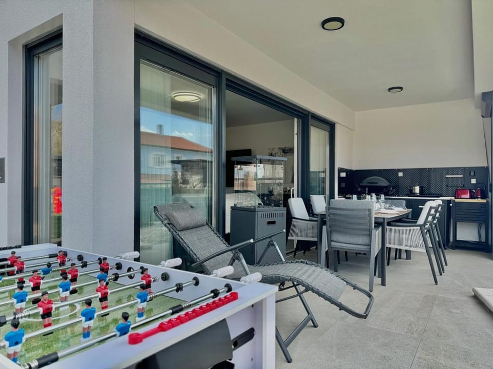 Patio, BBQ facilities, Entertainment