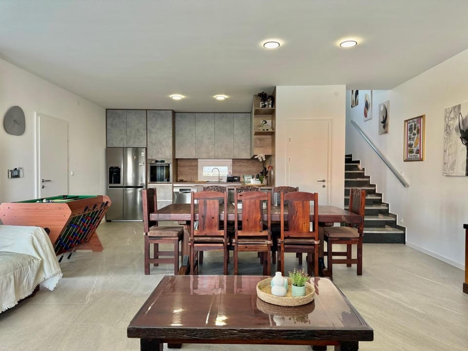 Kitchen or kitchenette, Dining area, Entertainment