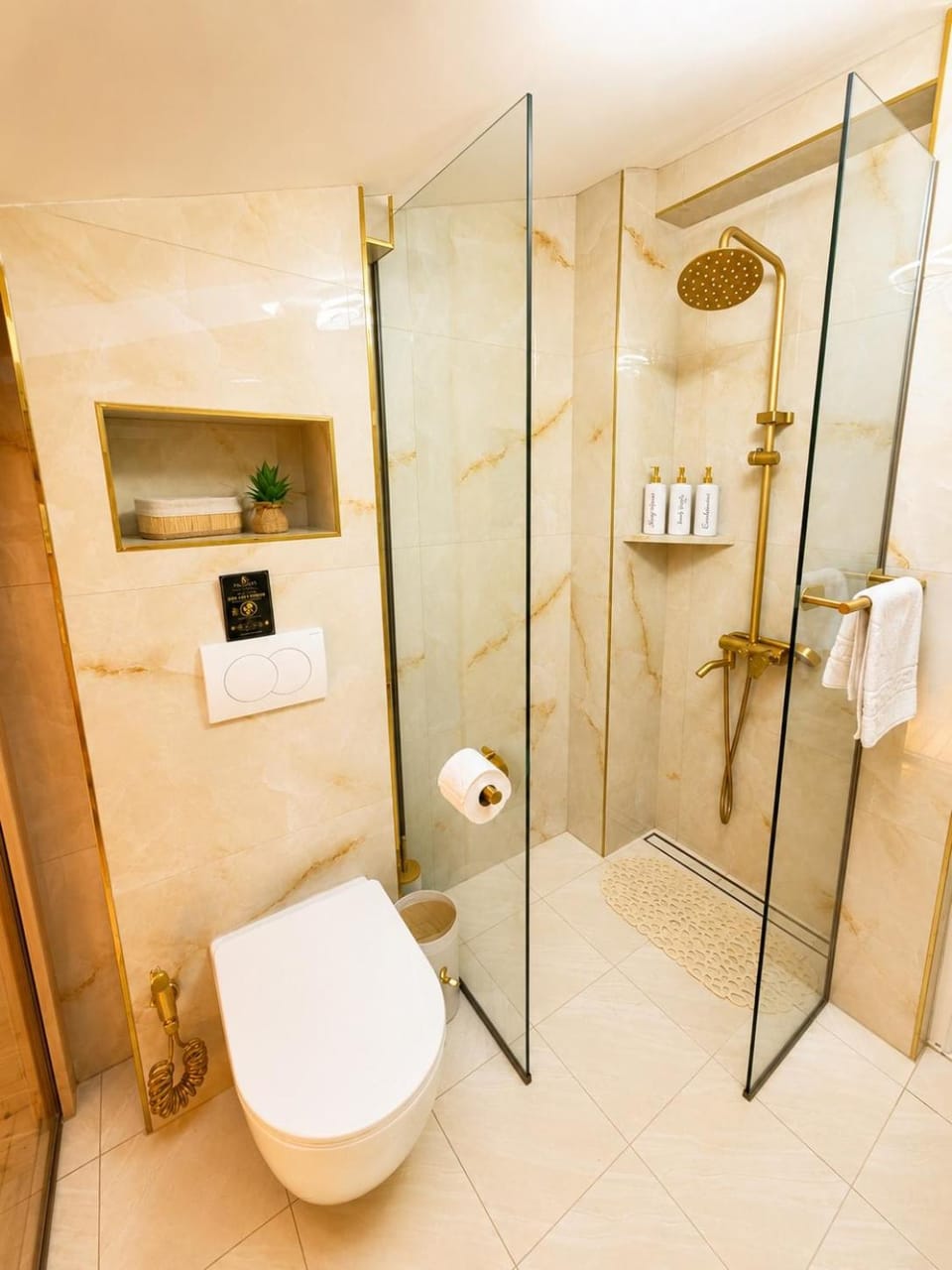 Karian Astra Residence - 3BR Apt with Sauna in the City Center Apartment in Municipality of Ohrid, North Macedonia
