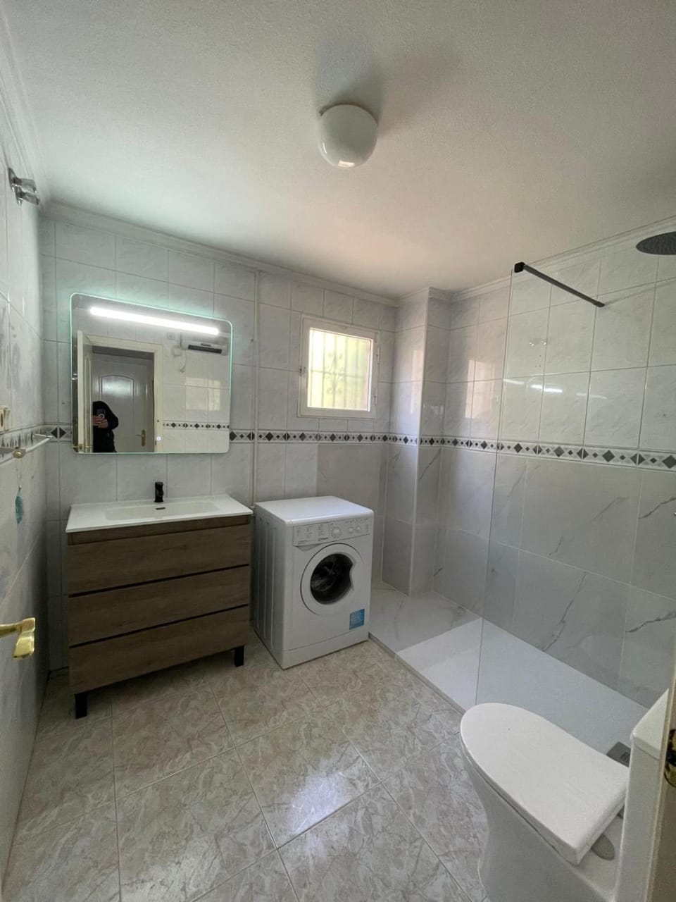 Bathroom, washing machine