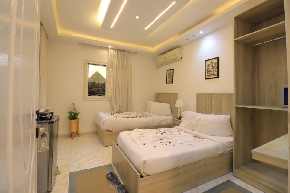 Bed, Living room, Photo of the whole room, Seating area, Bedroom