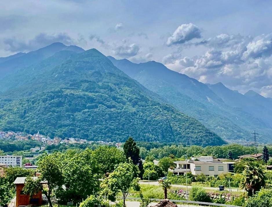 Charming and Typical Cottage with Private Pergola House in Bellinzona