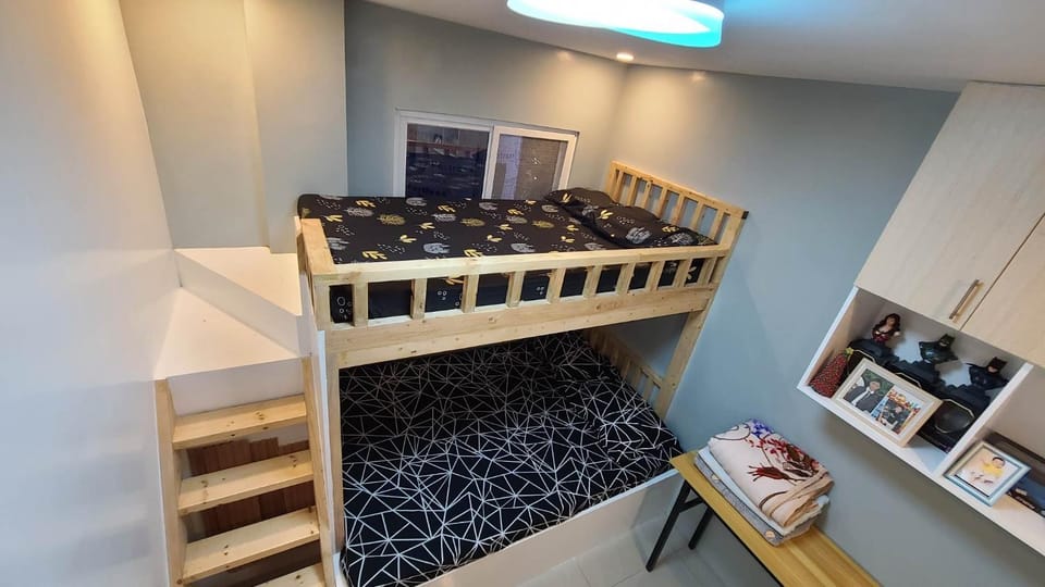 Bedroom, bunk bed