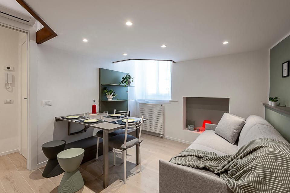Bed, TV and multimedia, Living room, Photo of the whole room, Dining area, furniture, heating, internet, air conditioner