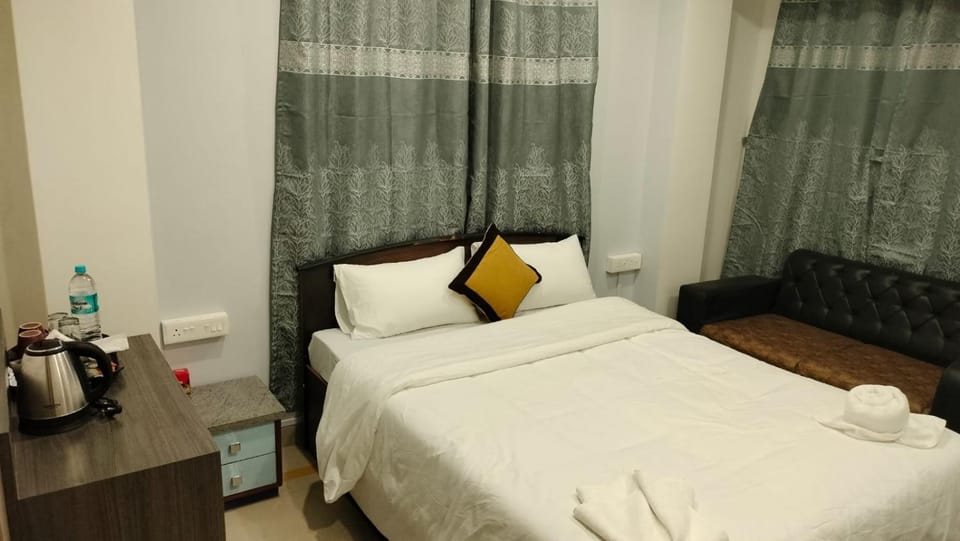Bed, Coffee/tea facilities, Photo of the whole room, Bedroom, towels