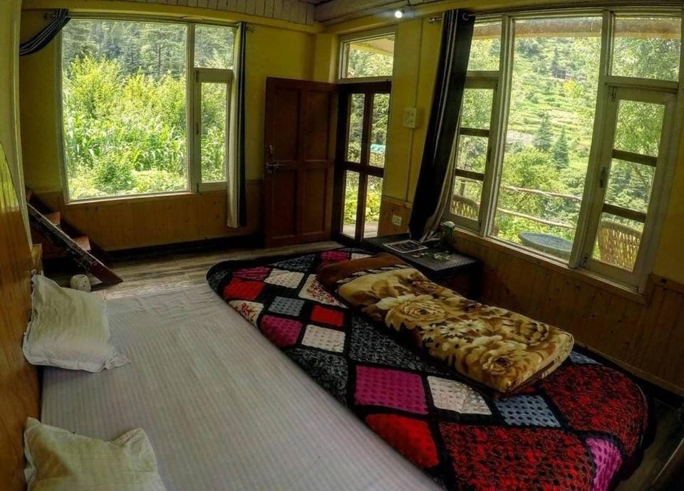 Moksh Jibhi Retreat House in Himachal Pradesh