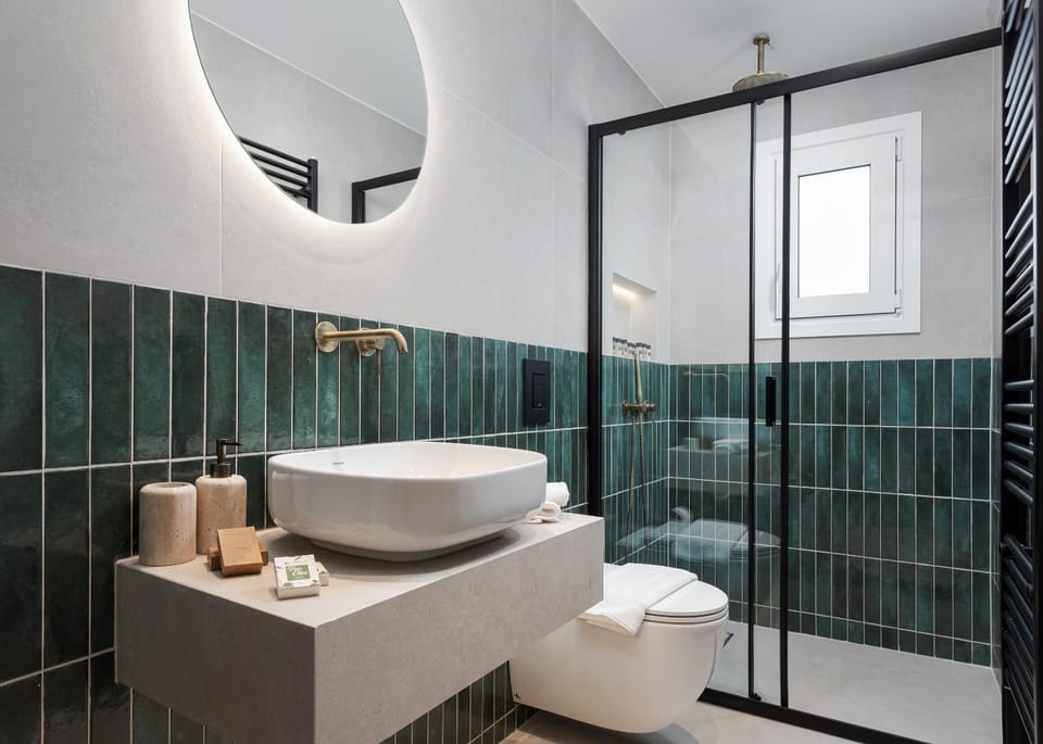 Shower, Toilet, Bathroom, towels