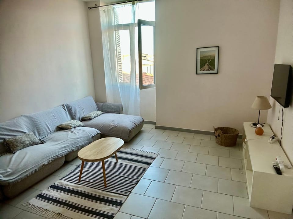 Godin P2 3eme etage Apartment in Nimes