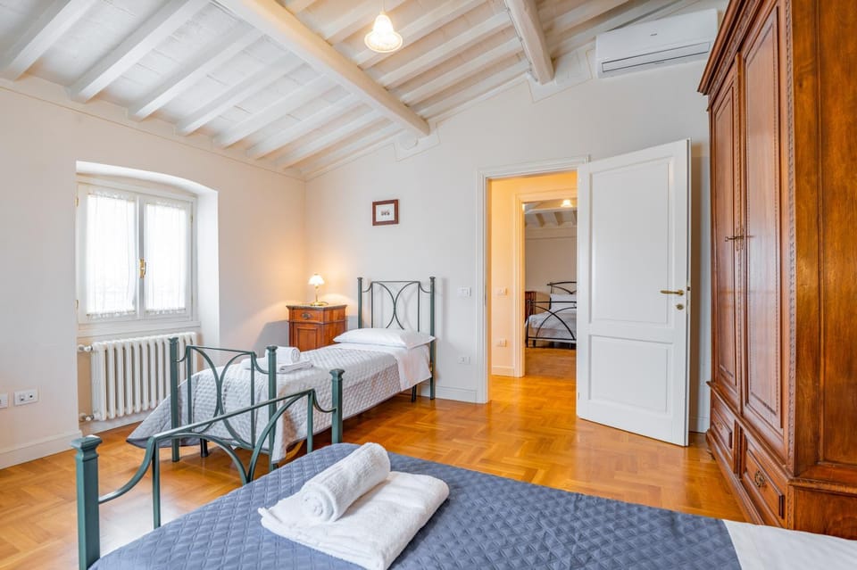 Bedroom, air conditioner