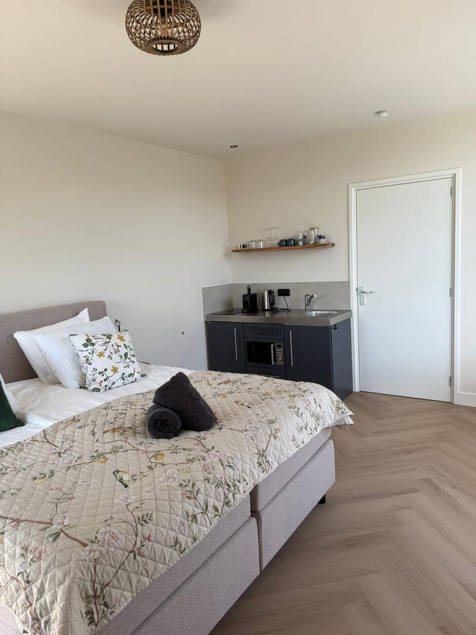 Bed, Kitchen or kitchenette