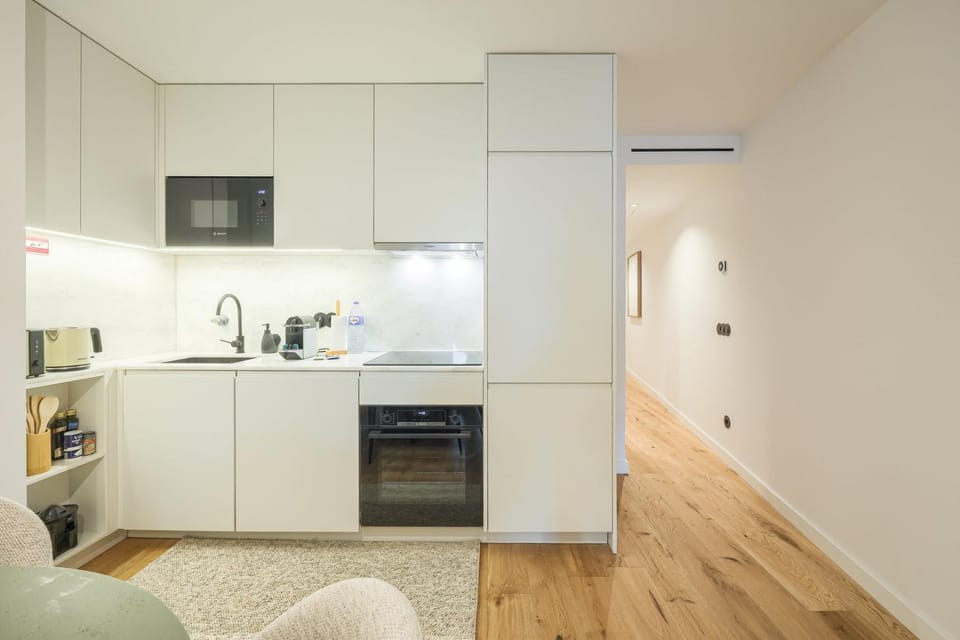 Coffee/tea facilities, Kitchen or kitchenette, oven, stove, toaster
