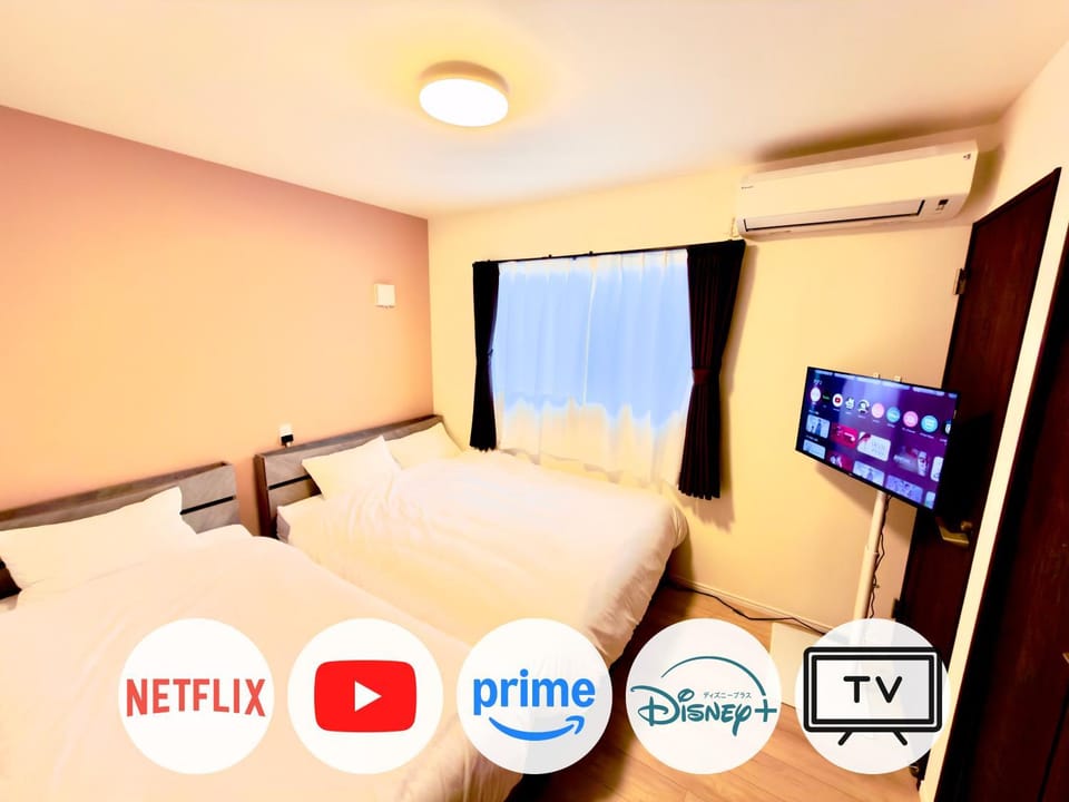 Bed, TV and multimedia, Bedroom