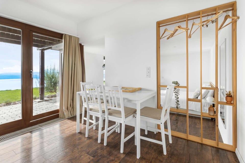 Dining area, Lake view