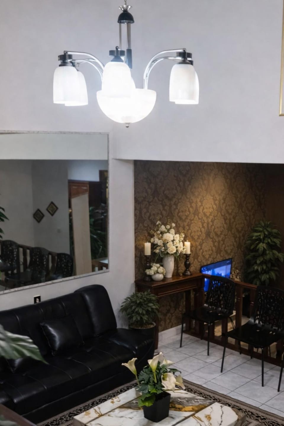 Family House with Kitchen & Gazebo near Tourist Attractions, North Bandung House in Bandung