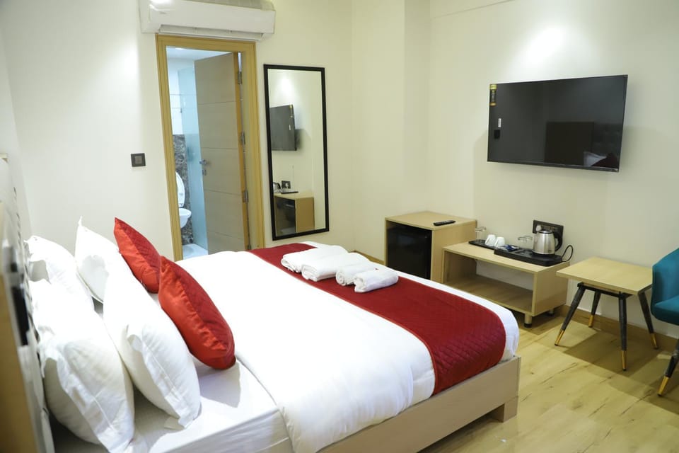 Communal lounge/ TV room, Bed, TV and multimedia, Coffee/tea facilities, Photo of the whole room, Bedroom