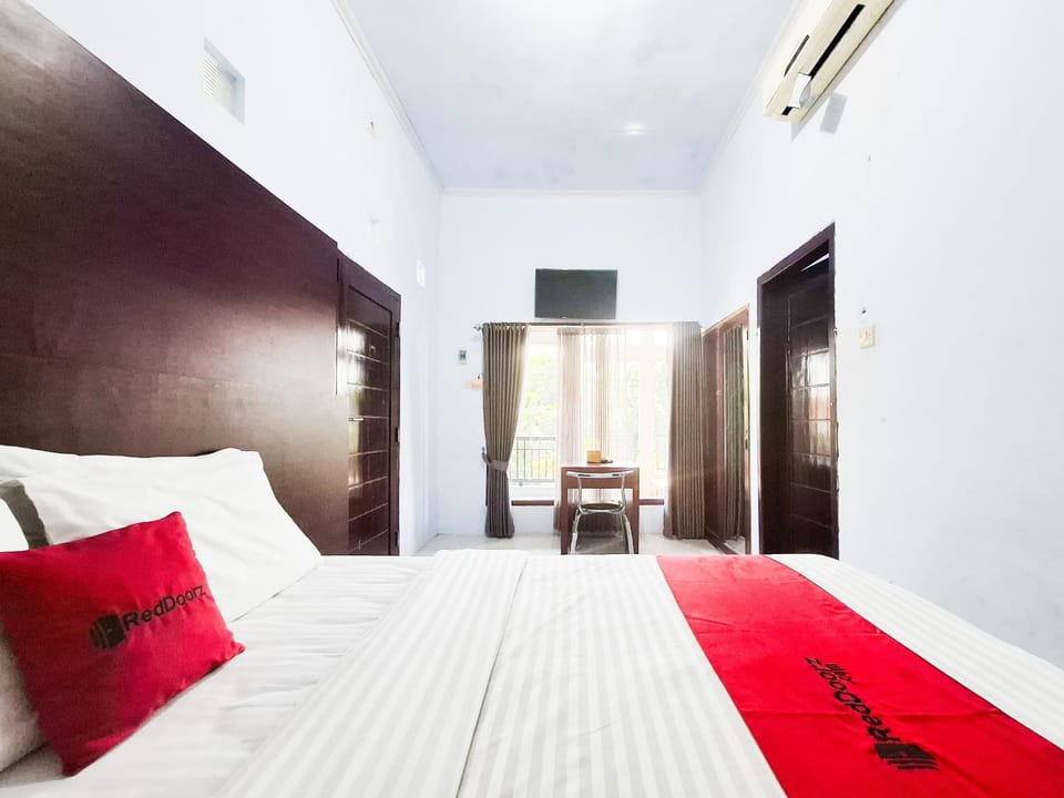 Bathroom, Bedroom
