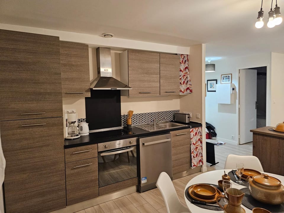 Kitchen or kitchenette