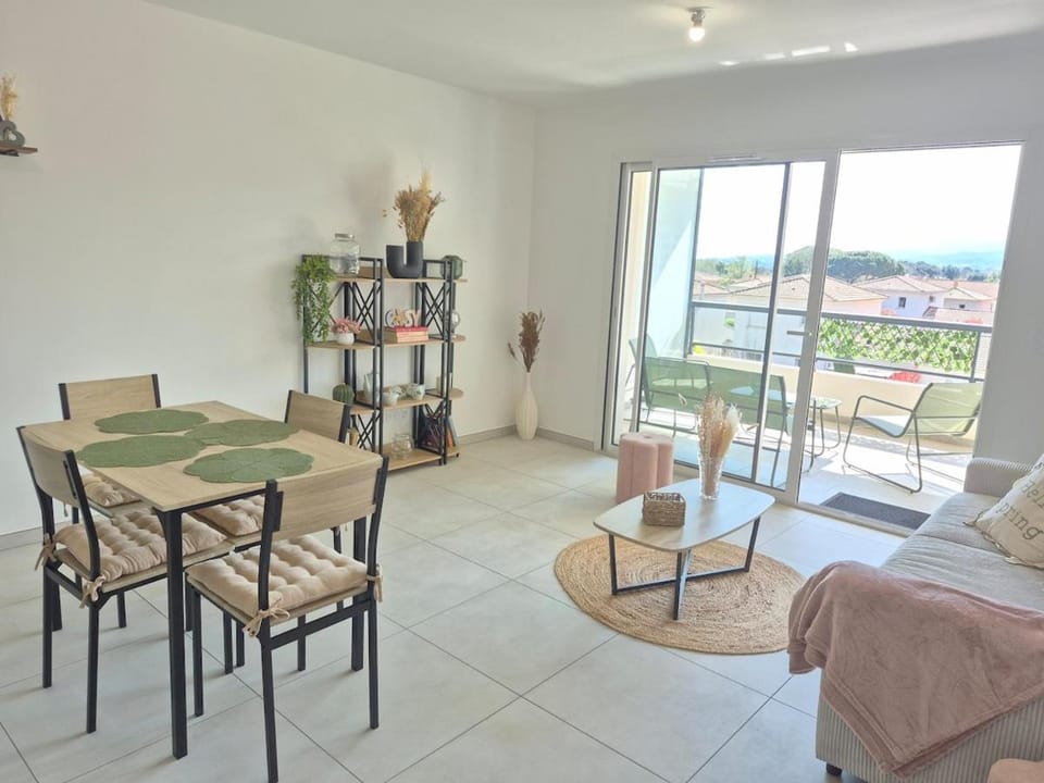 Le petit nid corse Terrasse, lumière et douceur Apartment in Corsica