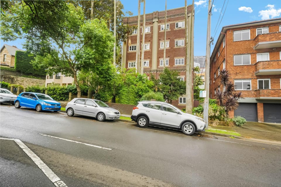 Lavender Bay Harbour View Apt - Kirribilli Commute Apartment in Sydney