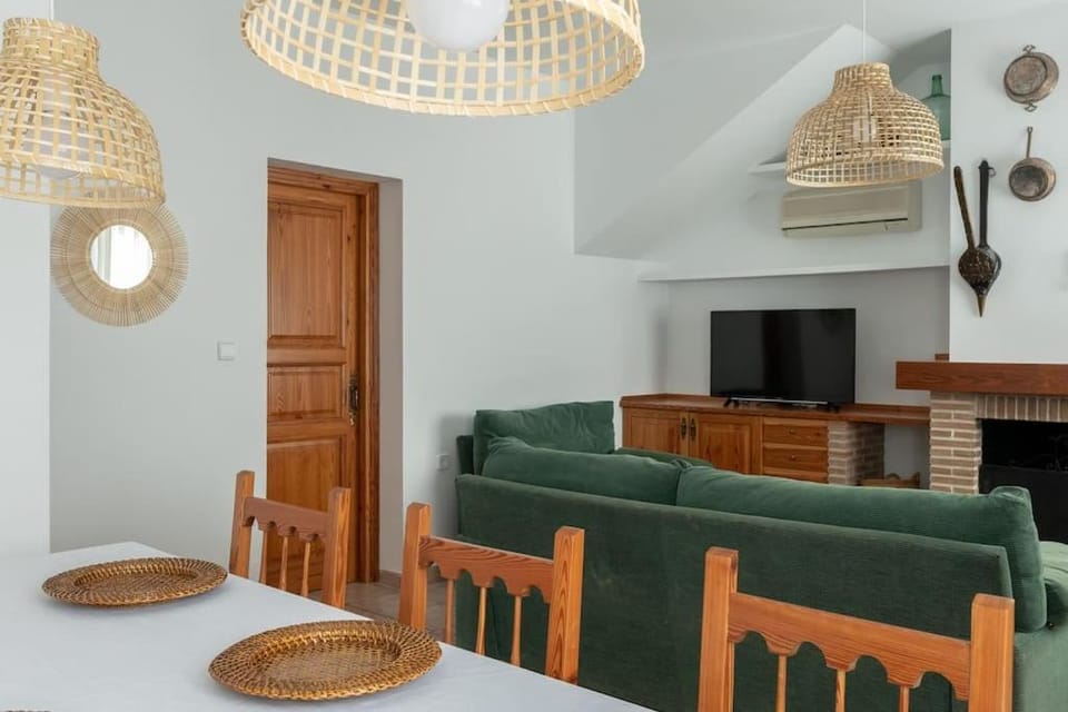 Communal lounge/ TV room, TV and multimedia, Living room