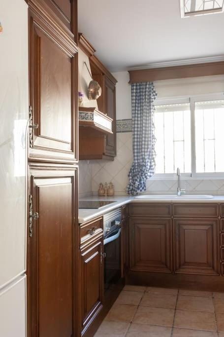 Property building, Kitchen or kitchenette, Communal kitchen