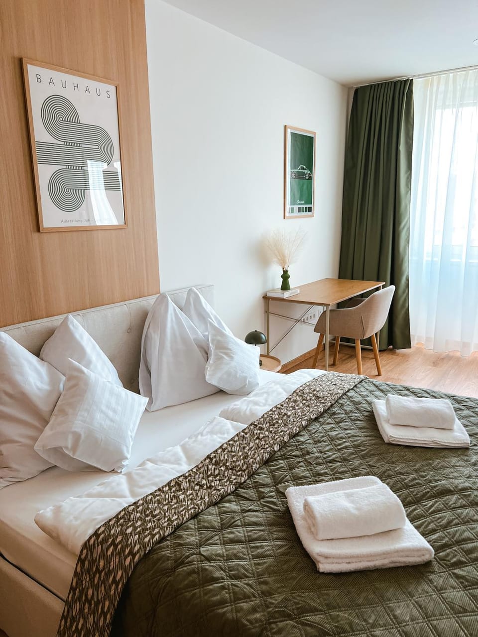 Photo of the whole room, Bedroom, towels