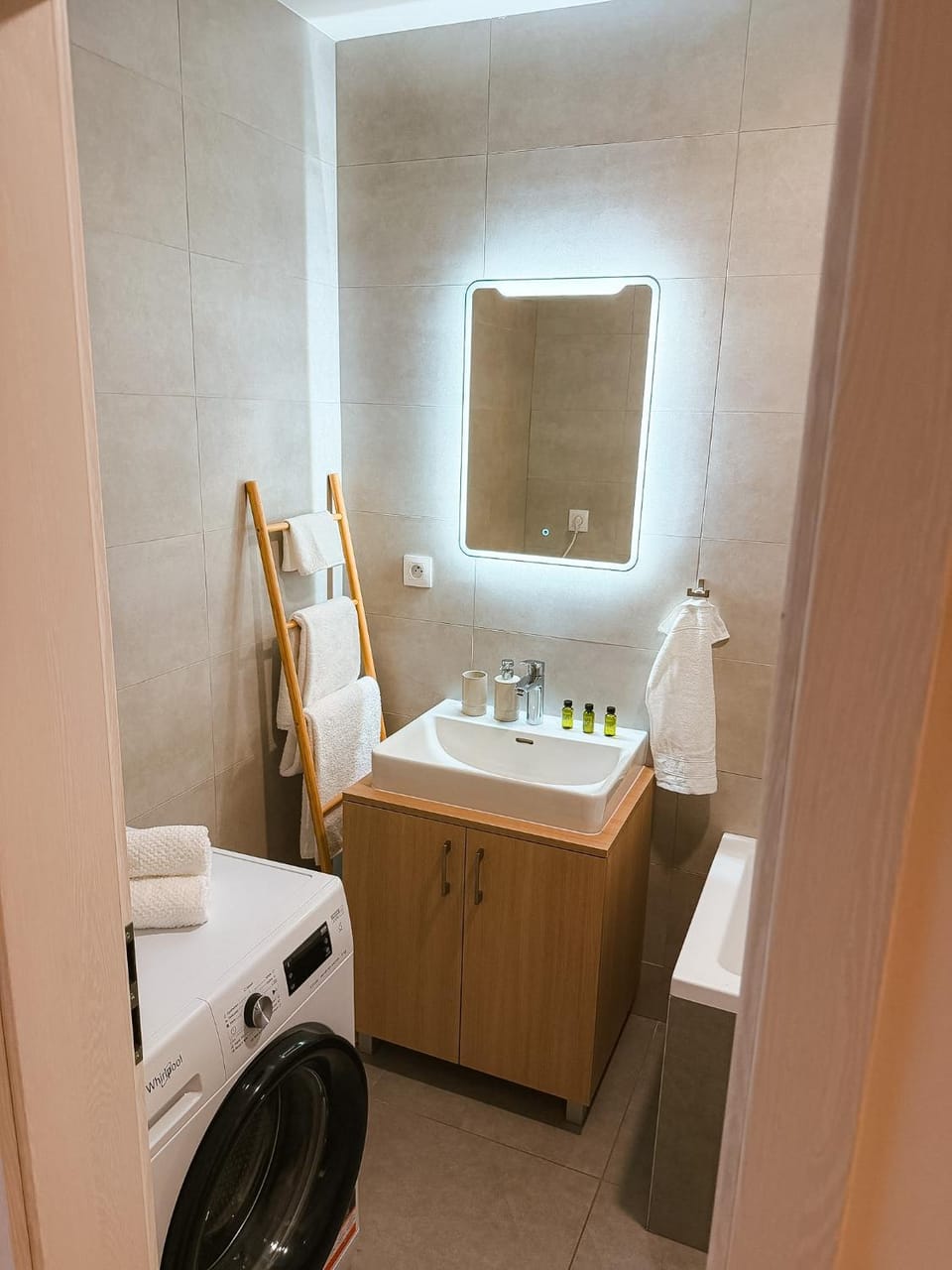 Bathroom, Bath, towels