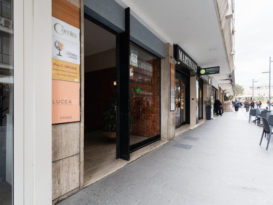 Facade/entrance, Bird's eye view