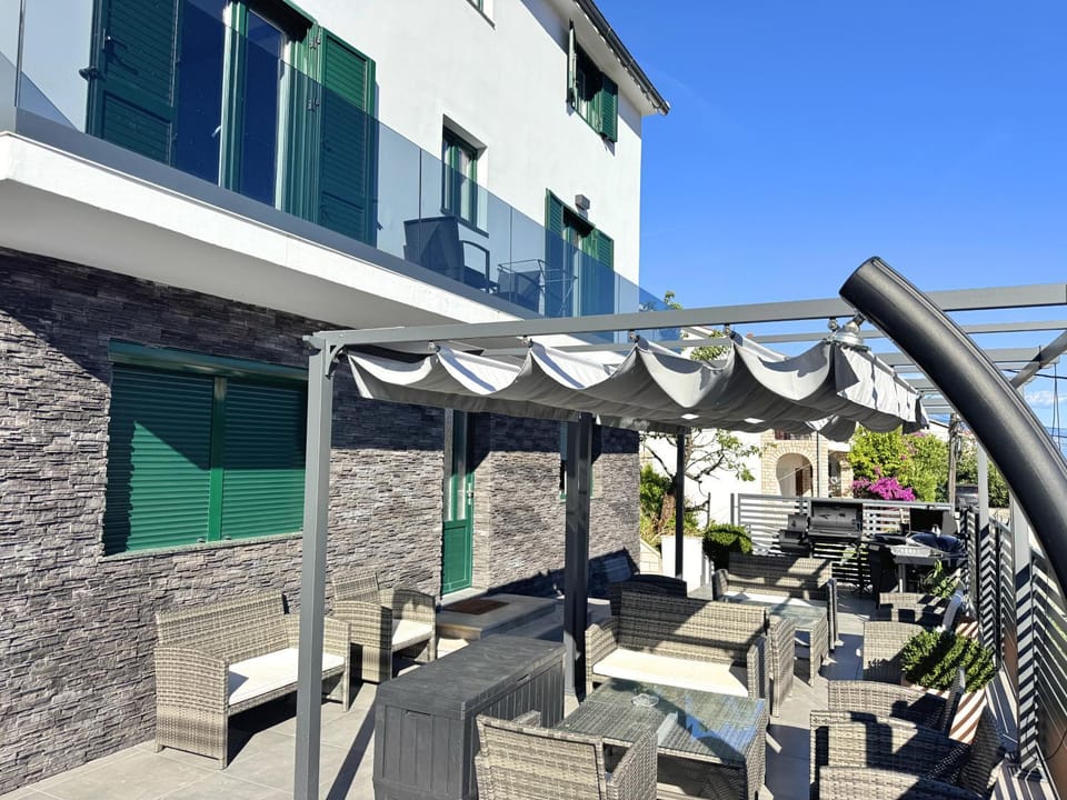Property building, Patio, Day, Balcony/Terrace