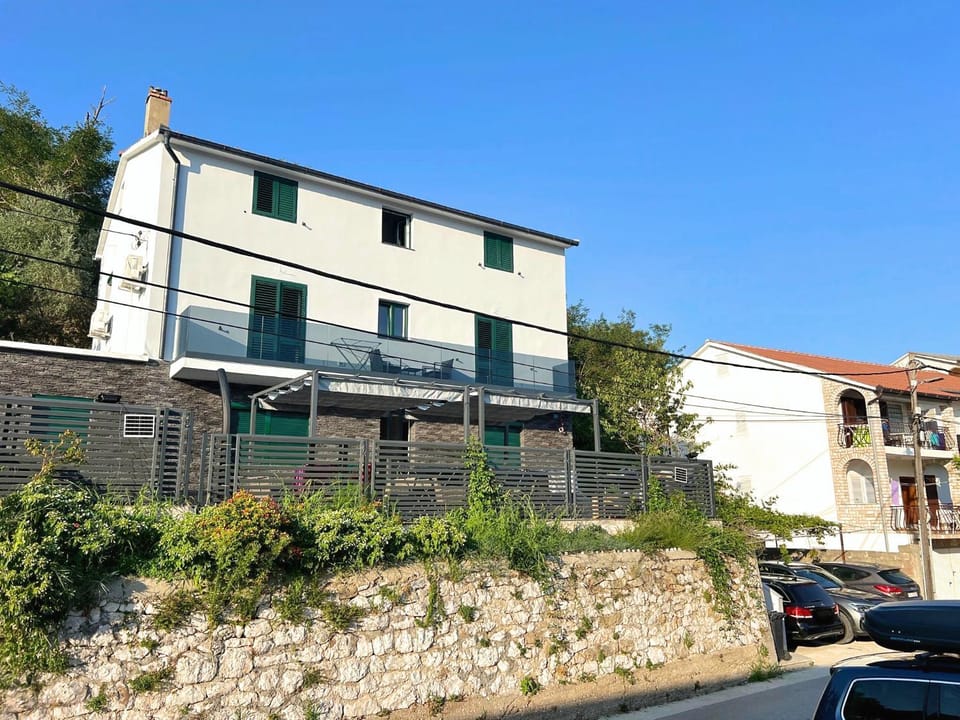 Property building, Day, Parking