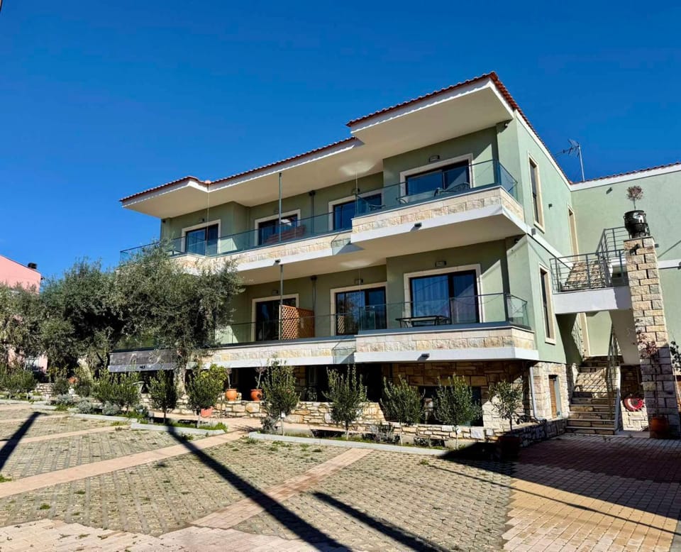 Property building, Facade/entrance, Parking