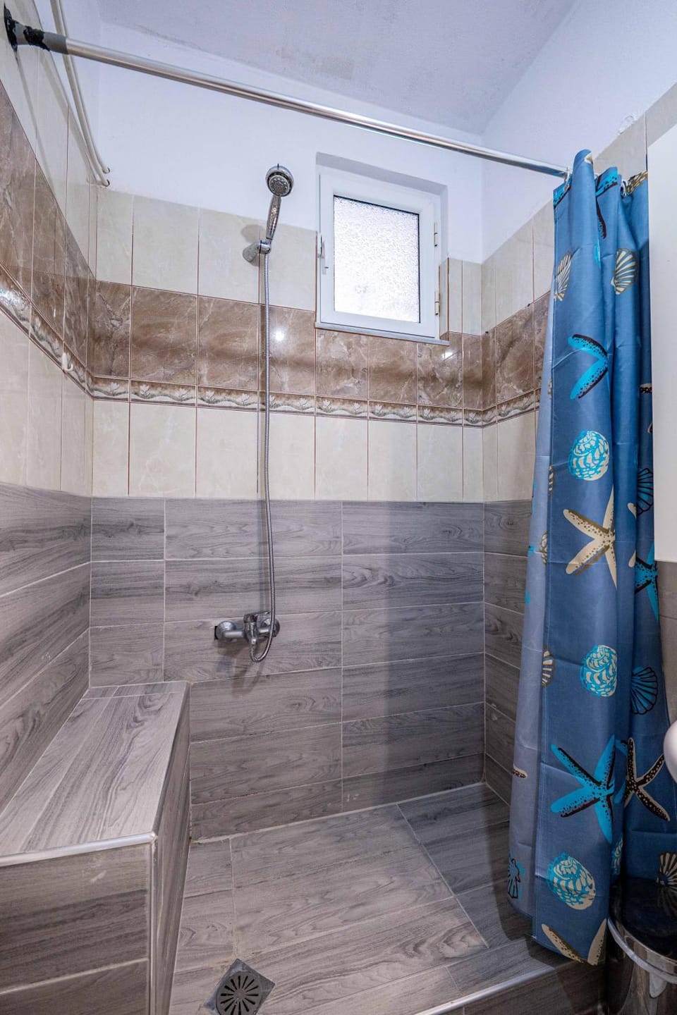 Shower, Bathroom, towels