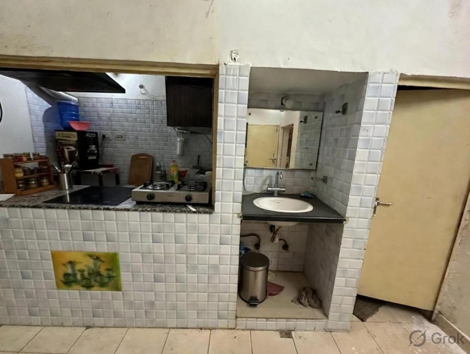 4 Bhk home in hazratganj Apartment in Lucknow