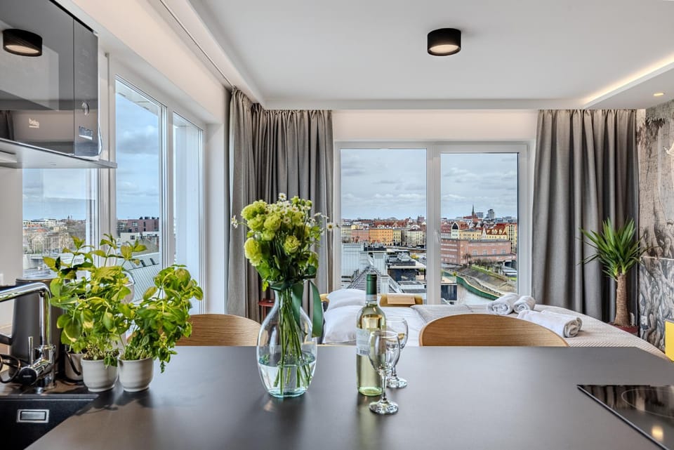 View (from property/room), Balcony/Terrace, Living room, Seating area, Dining area