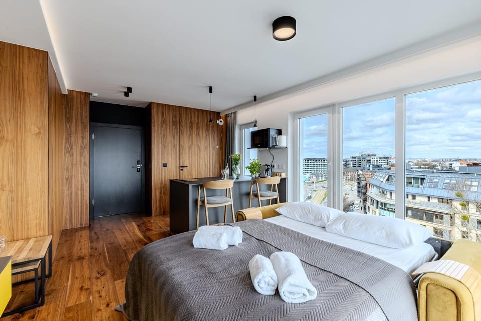 View (from property/room), Living room, Photo of the whole room, Seating area, Bedroom, City view