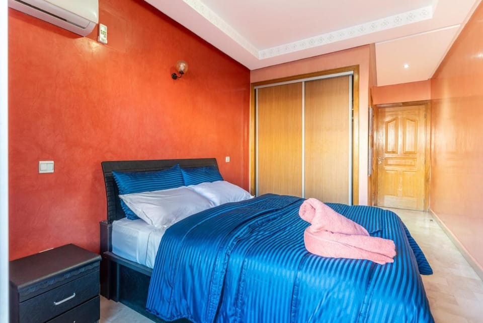 Bed, Photo of the whole room, Bedroom, towels, wardrobe, air conditioner