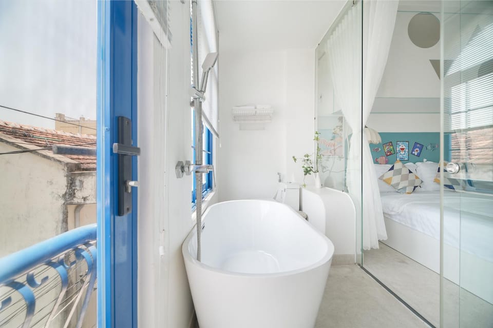 Shower, Toilet, Bathroom, Bath