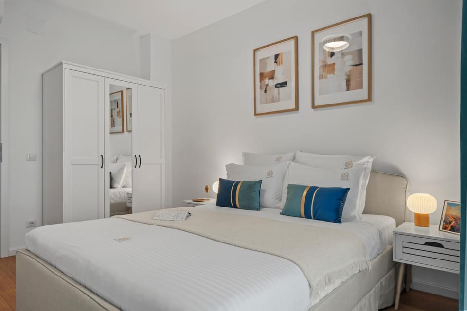 Bed, Photo of the whole room, Bedroom, wardrobe