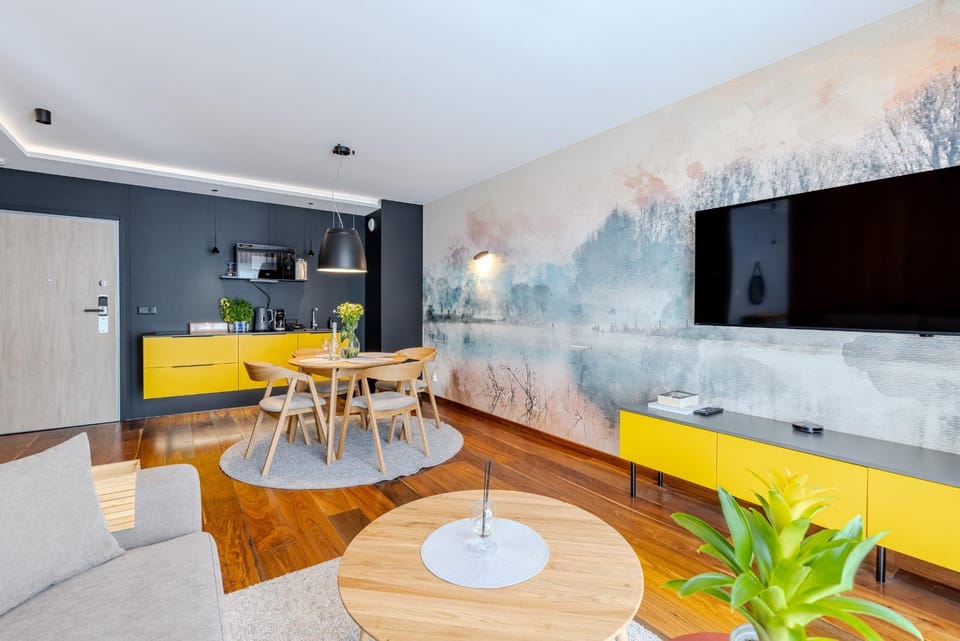 TV and multimedia, Coffee/tea facilities, Kitchen or kitchenette, Living room, microwave