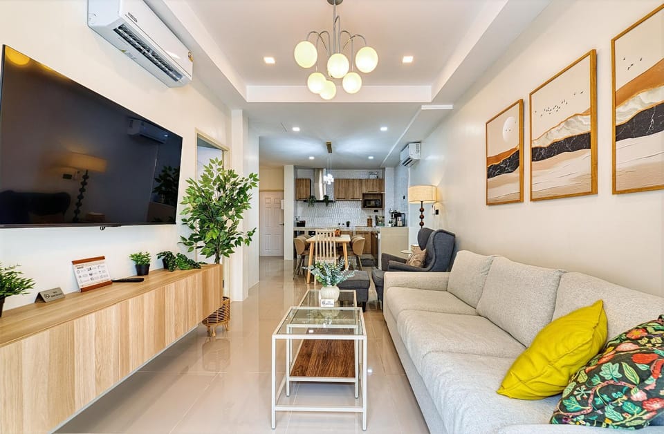 TV and multimedia, Kitchen or kitchenette, Living room, Seating area, Dining area, air conditioner