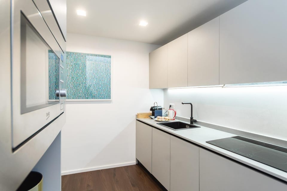 Coffee/tea facilities, Kitchen or kitchenette, dishwasher, stove, washing machine, dryer