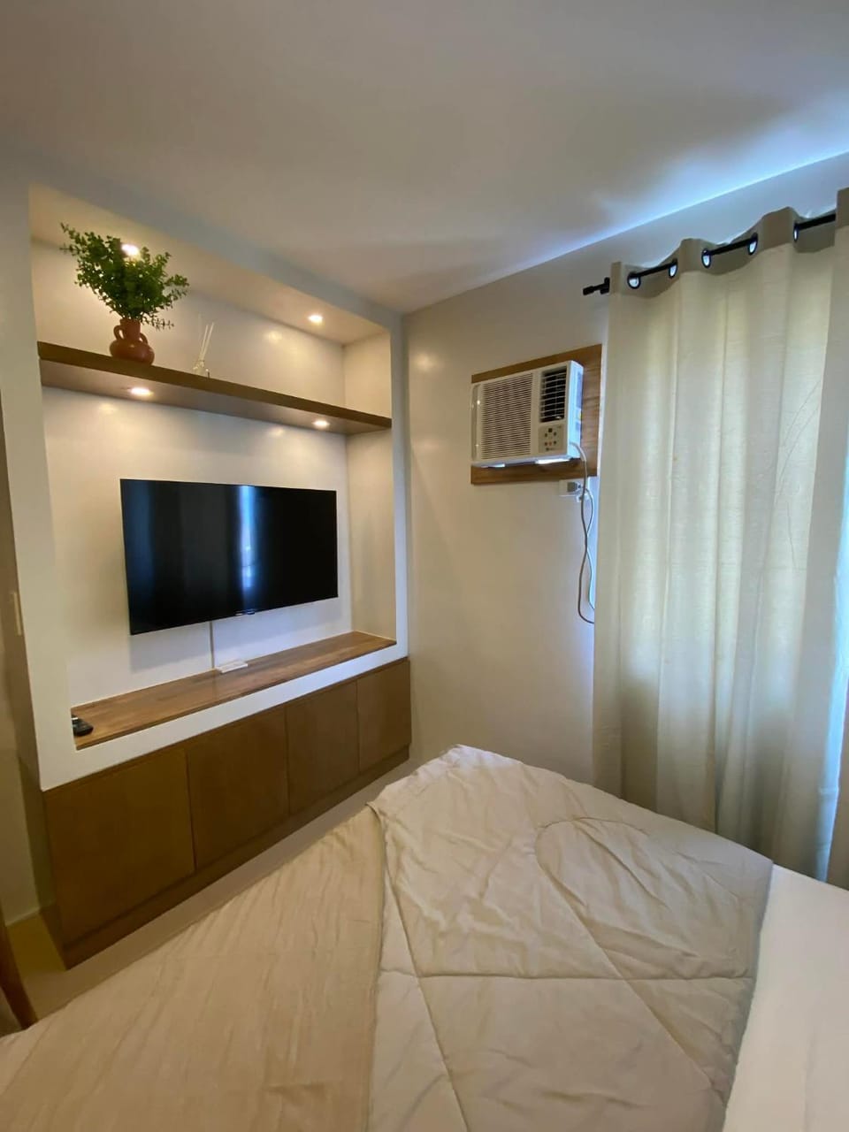 Bed, TV and multimedia