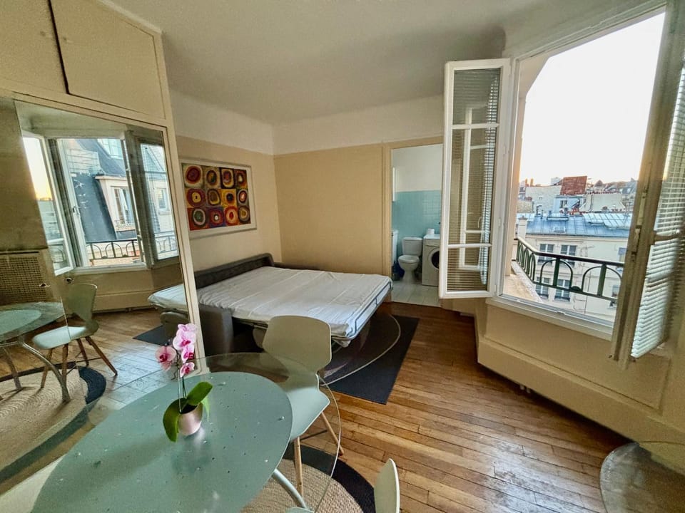 Maison Passy - Quiet Apartment near Eiffel Tower Apartment in Paris