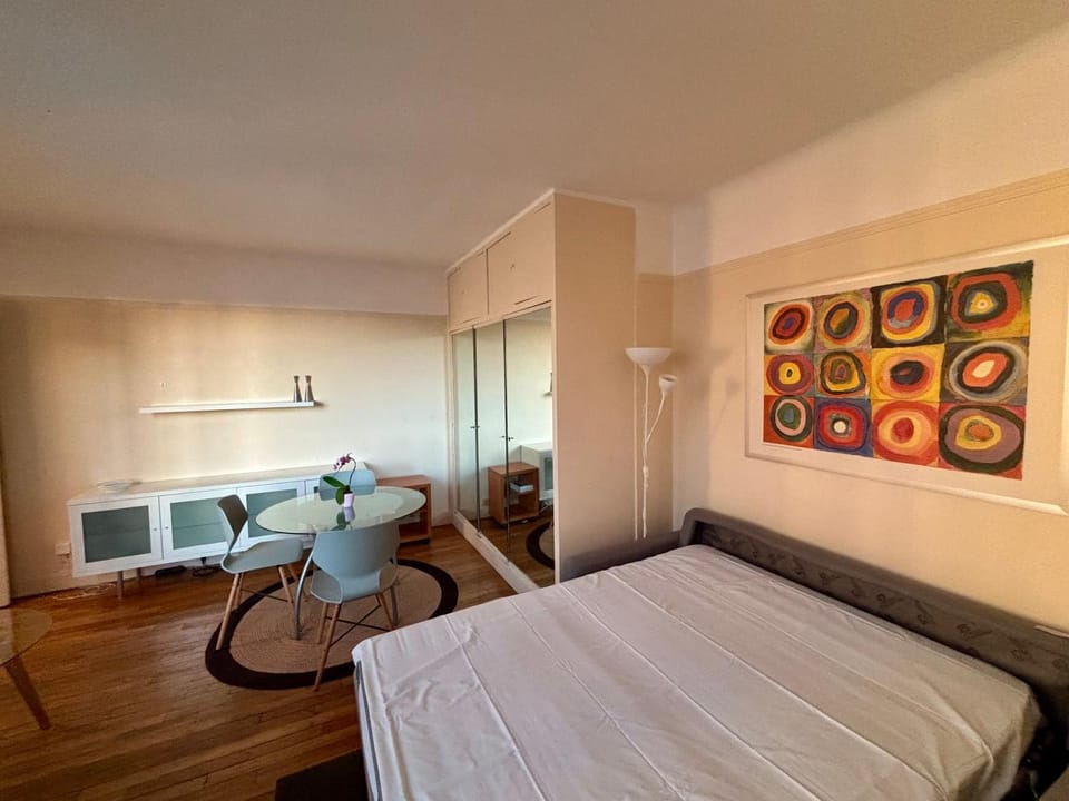 Maison Passy - Quiet Apartment near Eiffel Tower Apartment in Paris