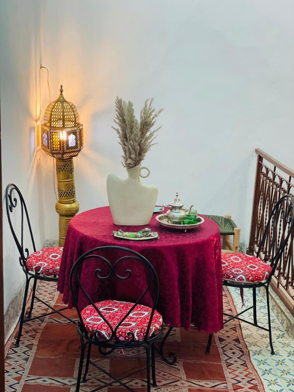 Living room, Food and drinks, Seating area, Dining area, Food