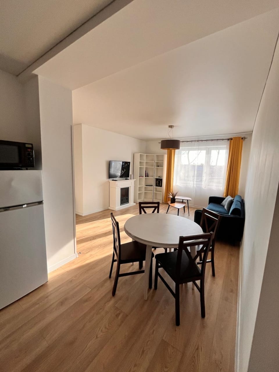 Living room, Dining area