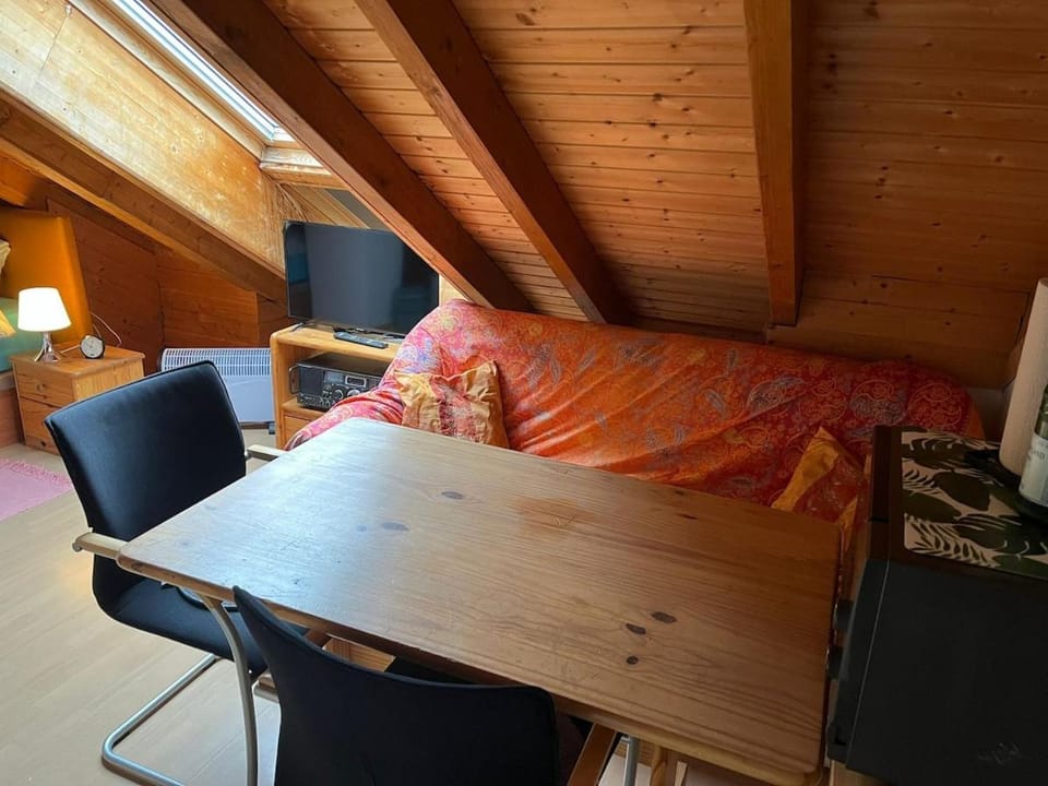 Gemütliches, ruhiges Dachgeschosszimmer Apartment in Hesse